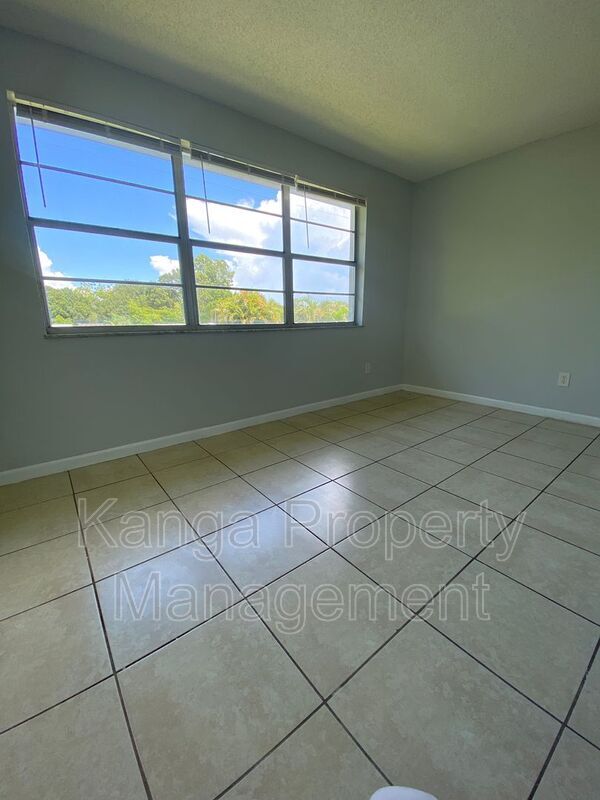 Building Photo - 3206 Louisiana Ave