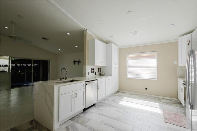 Building Photo - 7577 Caprio Dr