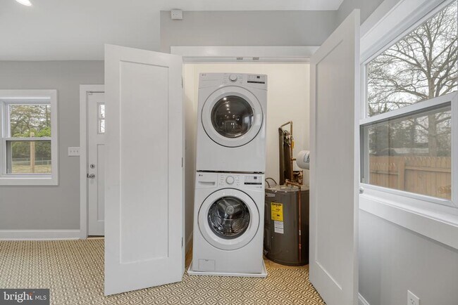 Building Photo - 5123 Crittenden St