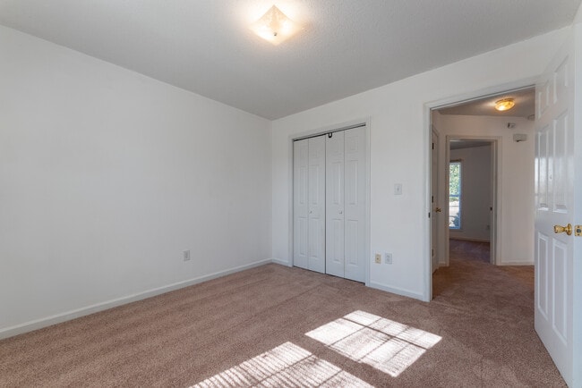 Building Photo - 290 Stone Hill Dr