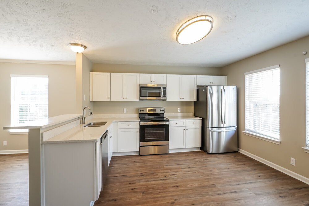 Building Photo - 5125 Hickory Grove Dr