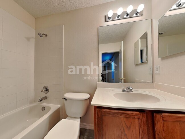 Building Photo - 1749 Oak Grove Chase Dr