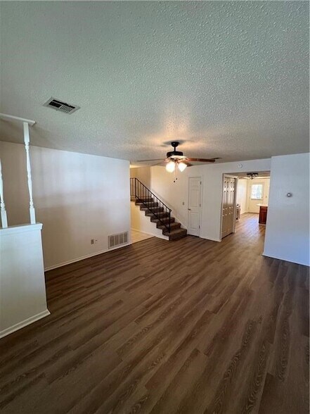 Building Photo - 320 S 11th Pl