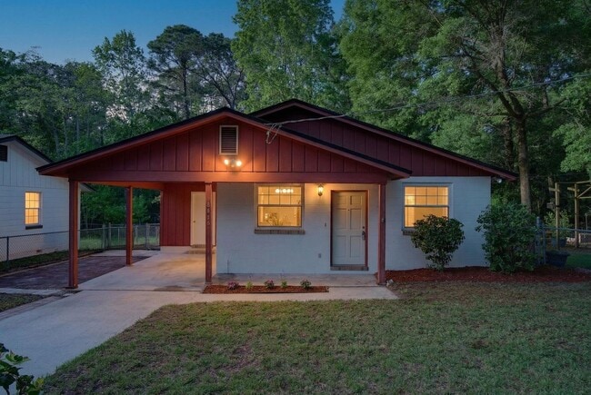 Building Photo - Adorable Single Family Home