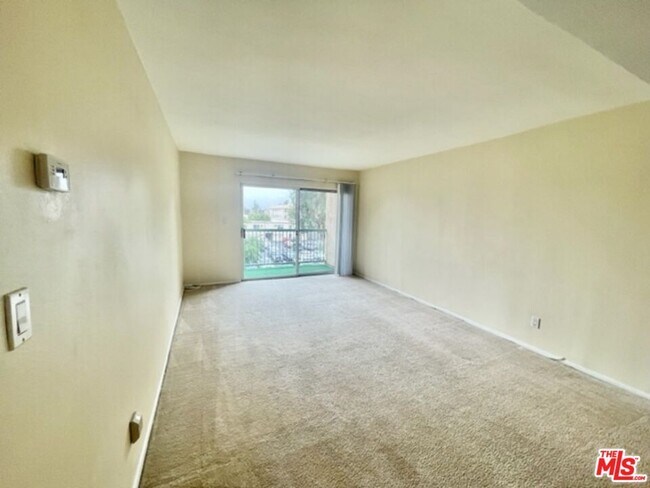 Building Photo - 18307 Burbank Blvd