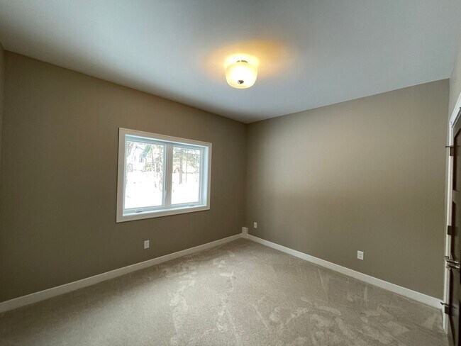 Building Photo - Available Now! 3 Bed 2 Bath Beautiful New Construction Townhome in Hermantown