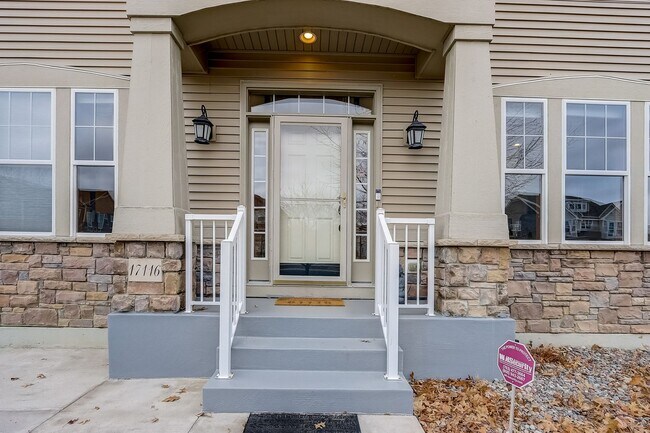Building Photo - Grand 5 bed 4.5 bath Maple Grove Home w/ 3-Car Garage! Fully Furnished