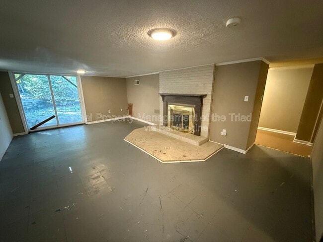 Building Photo - 2203 Maywood St