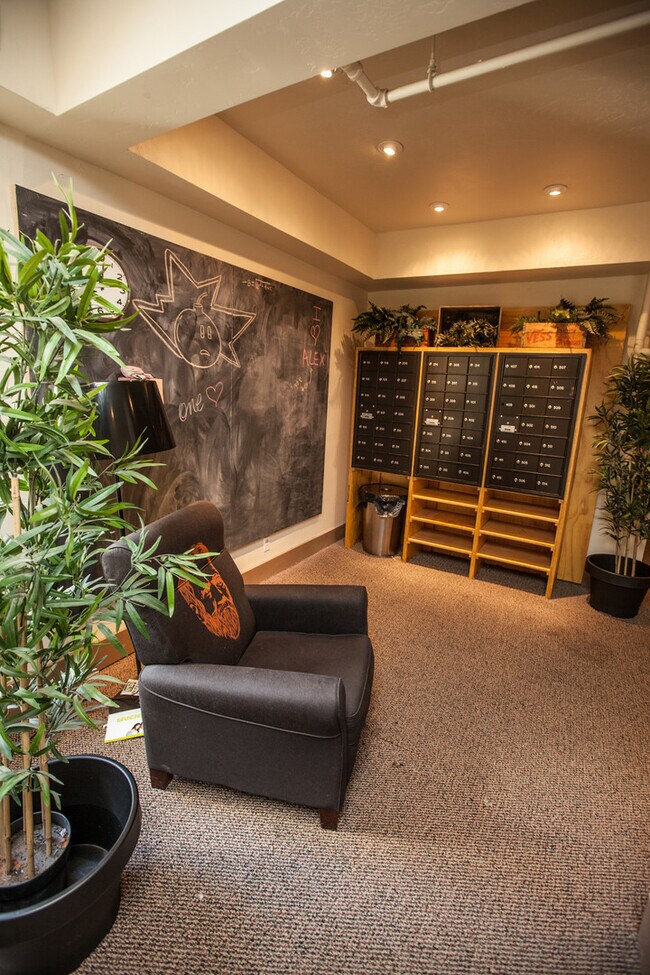 Building Photo - Top Floor Studio in the Community@ Carnegi...