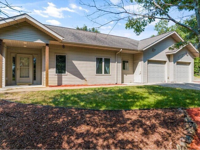 Building Photo - 11423 Fawn Lake Rd