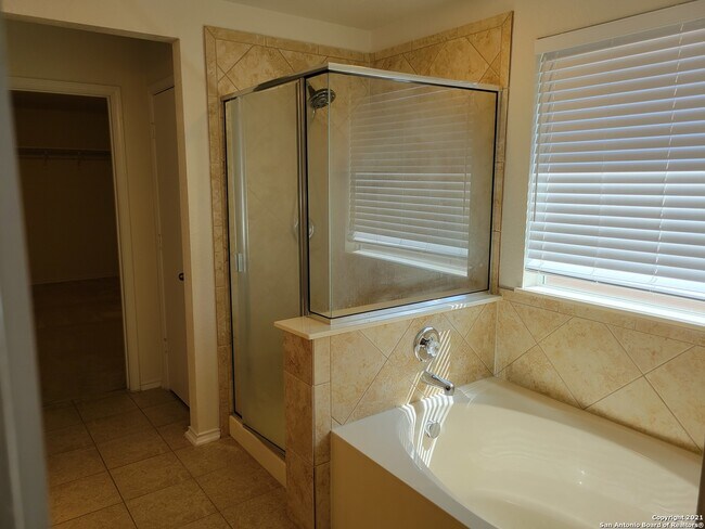 Building Photo - 10919 Fox Crest