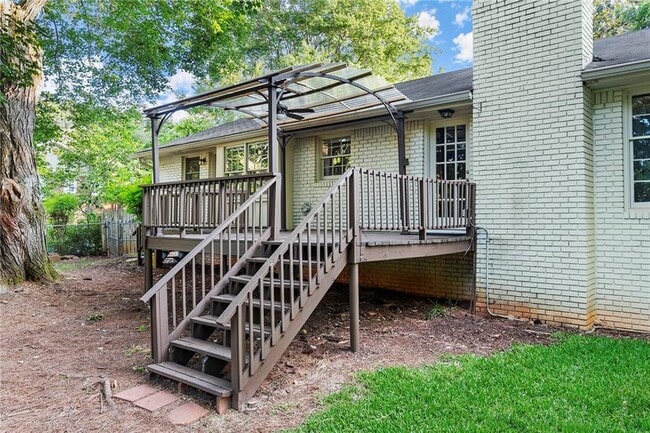 Building Photo - 410 Milton Ave