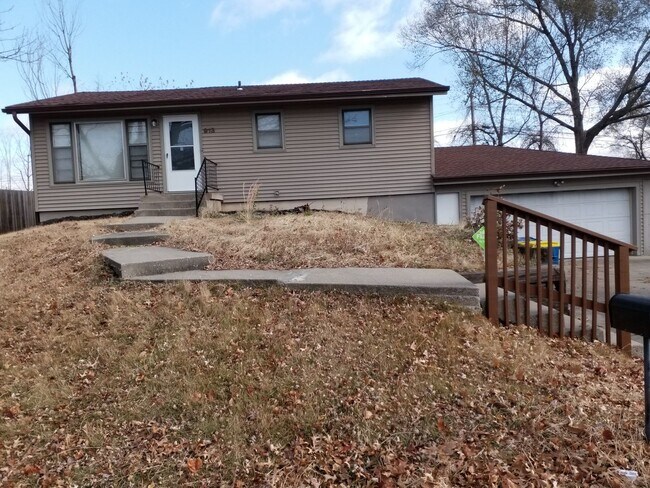 Building Photo - AVAILABLE NOW! Liberty Home 3 Bed 2 Bath 2...