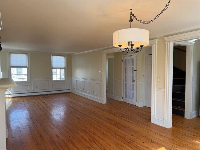 Building Photo - 9 Charles St