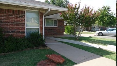 Building Photo - Chickasha Villas