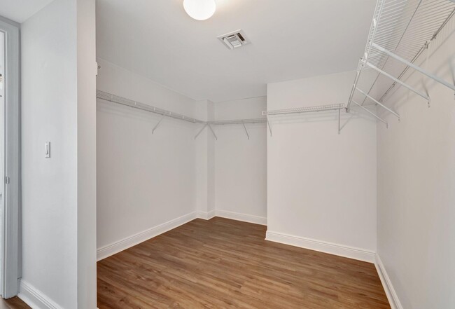 Building Photo - 610 Clematis St