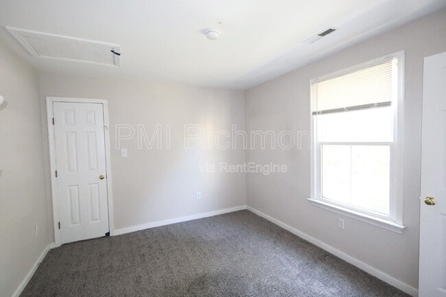 Building Photo - 6004 Manor Park Terrace