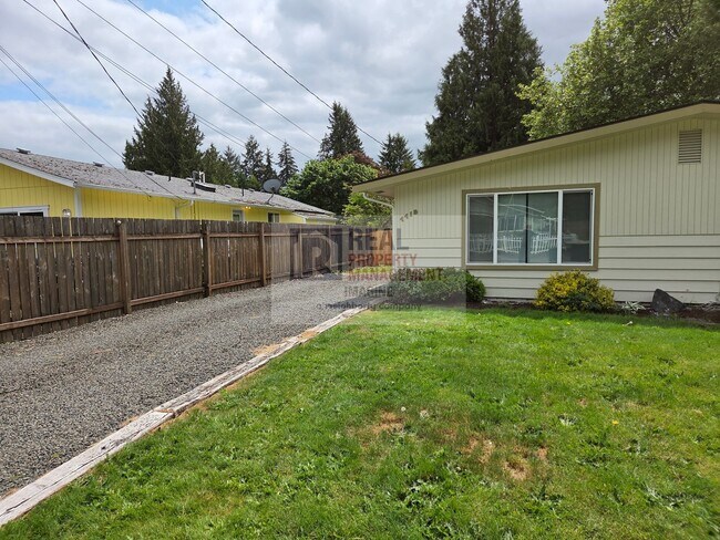 Building Photo - 4419 21st Ct SE