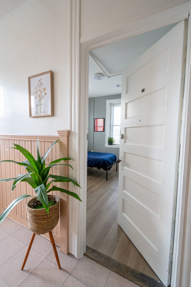 Building Photo - 376 Washington St