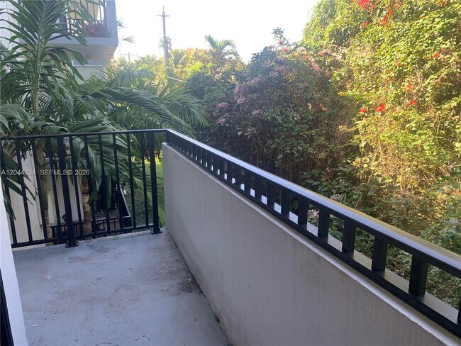Building Photo - 2460 SW 18th Ave