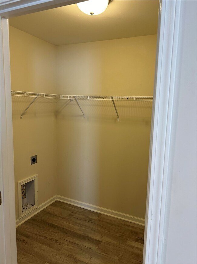 Building Photo - 550 JP Stevens Rd