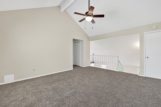 Building Photo - 813 Lakeview Dr