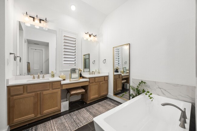 Building Photo - 17910 McClary Cardinal Dr