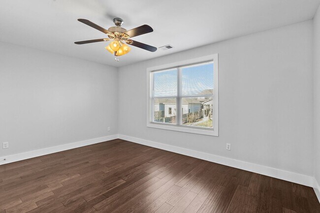 Building Photo - Available Now! 4 Bed, 3.5 Bath, Convenient Charlotte Park location!