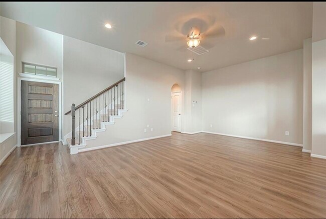 Building Photo - 8700 Laurel Crest Dr
