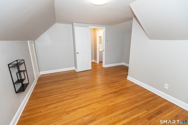 Building Photo - 99 Jordan Ln