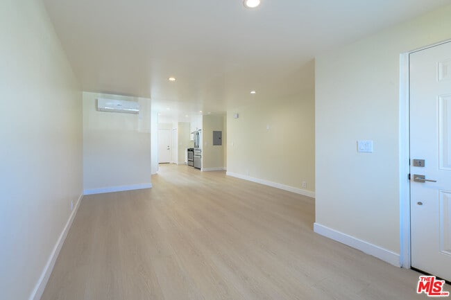 Building Photo - 2718 W 70th St