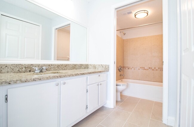 Building Photo - 14036 Fairway Island Dr