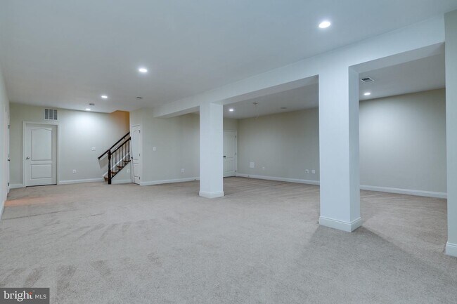 Building Photo - 42948 Courtland Chase Square