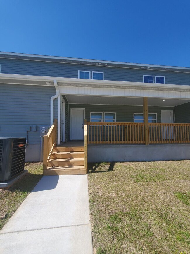 Building Photo - NEW TOWNHOME BUIKT MARCH 2023!
