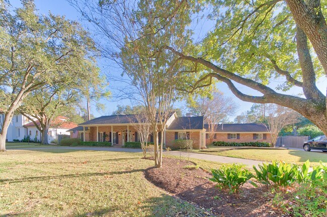 Building Photo - 11407 S Chestwood Dr