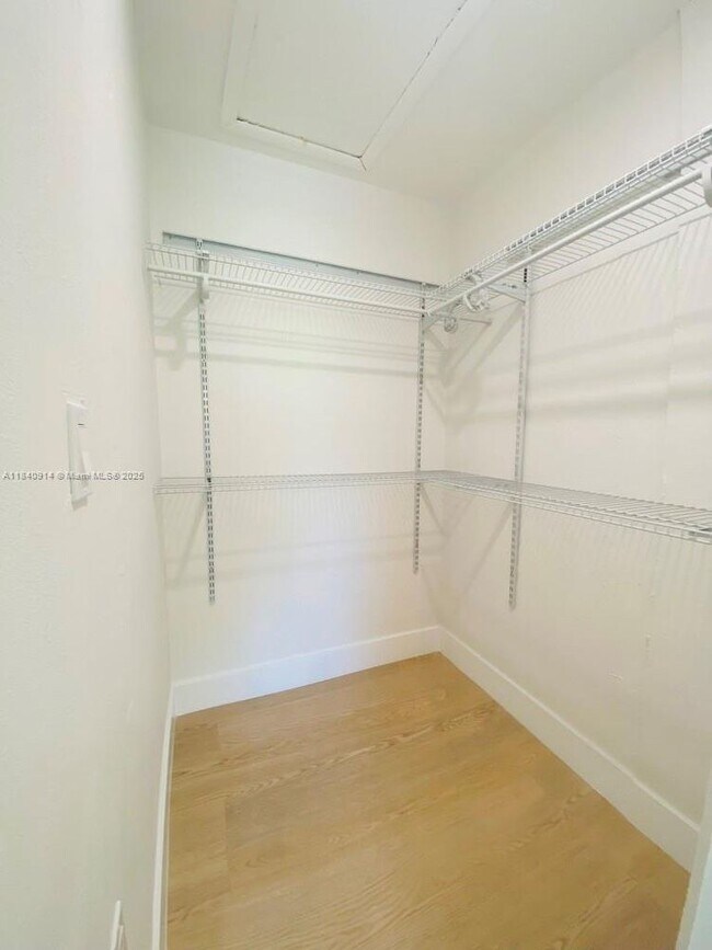 Building Photo - 10581 SW 155th Ct