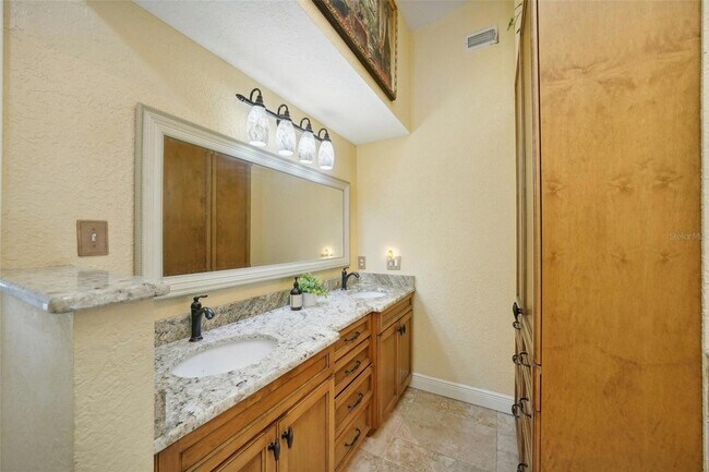 Building Photo - 637 Pinellas Bayway