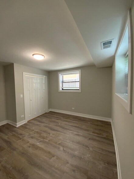 Building Photo - 1143 Maple Ave