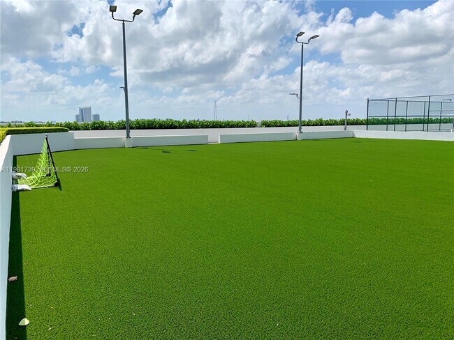 Building Photo - 16385 Biscayne Blvd