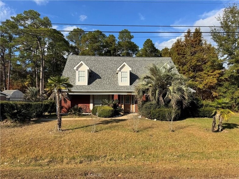 Building Photo - 207 E Maple Ave