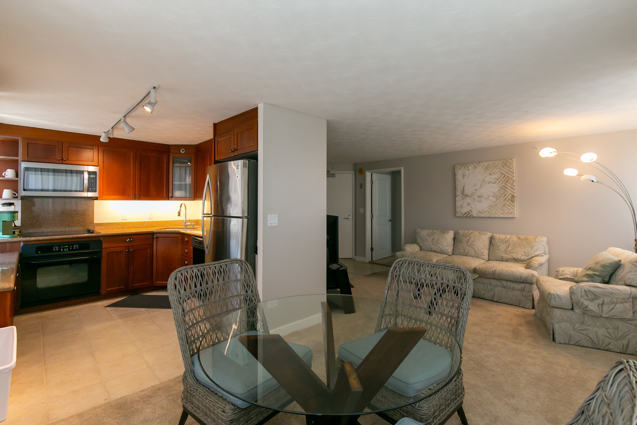 Building Photo - 343 Hobron Ln