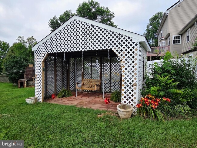 Building Photo - 25020 Oak Dr