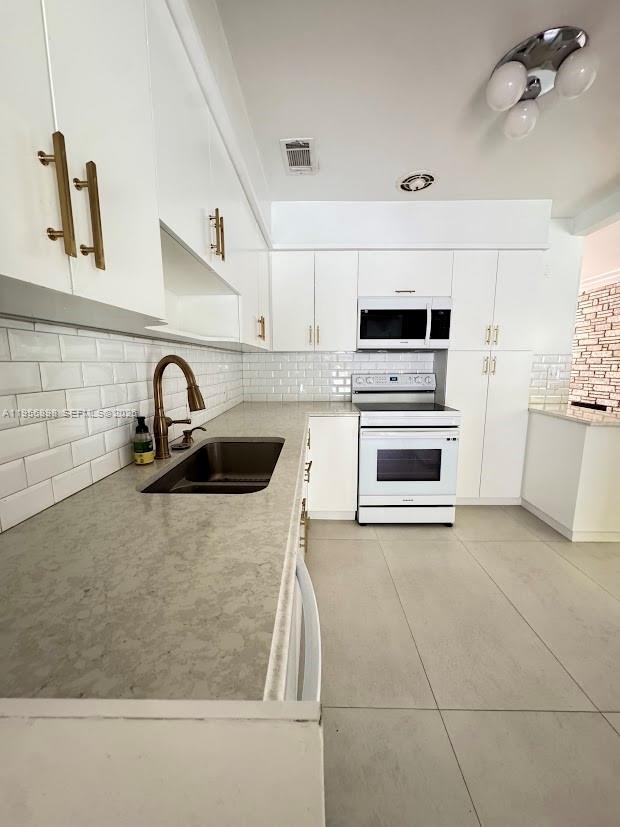 Building Photo - 811 NE 70th St