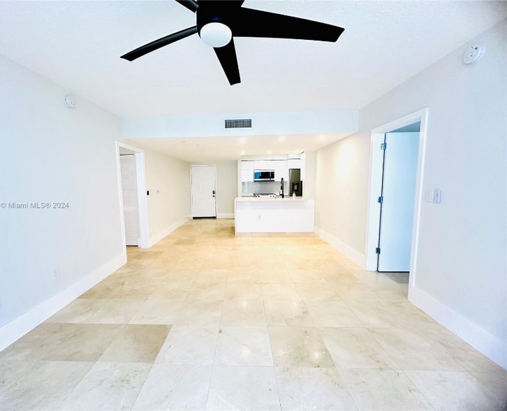 Building Photo - 2017 S Ocean Dr