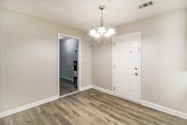 Building Photo - 30 Hidden Pines Dr