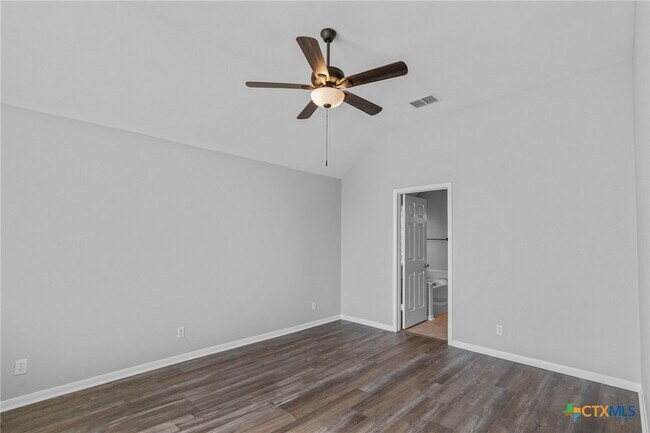 Building Photo - 111 Hackamore Ln