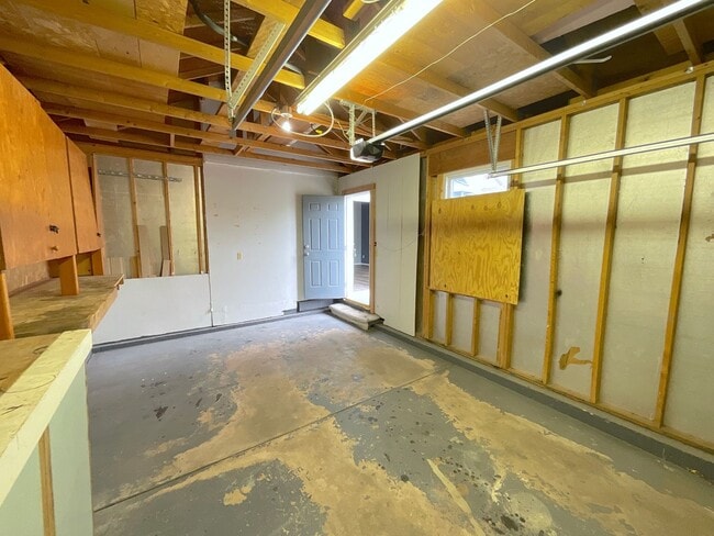 Building Photo - 3 Bedroom Home Available Near E Woodmen Rd...