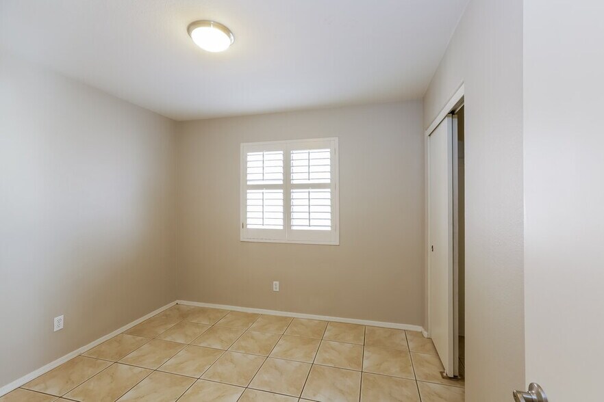 Building Photo - 8256 N 112th Ave