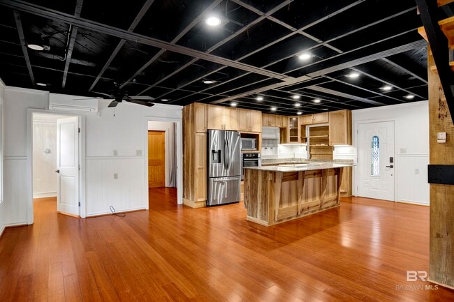 Building Photo - 18870 Highland Dr