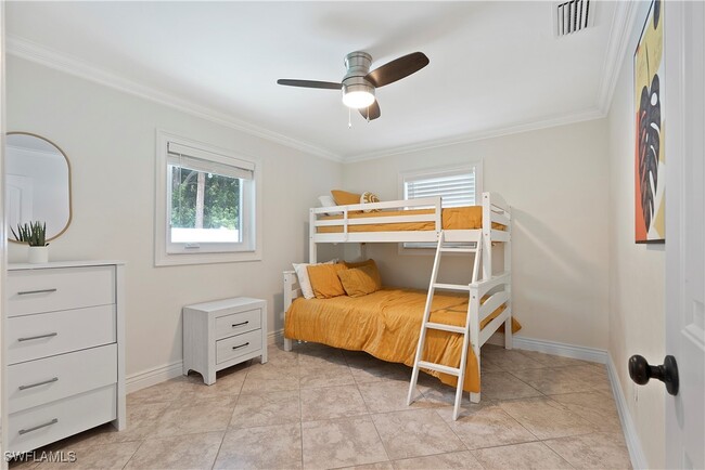 Building Photo - 2473 Poinciana St